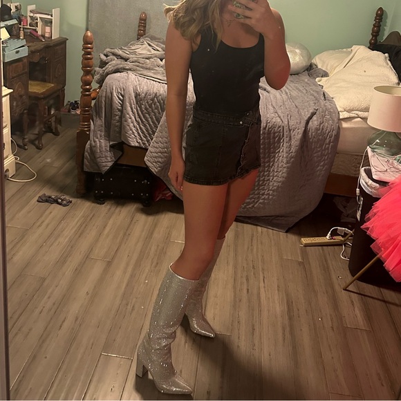 Knee High Sparkly boots - Picture 3 of 7